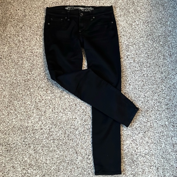 Express Denim - Black Jean leggings regular fit low rise,great condition,size 6.Made in China.